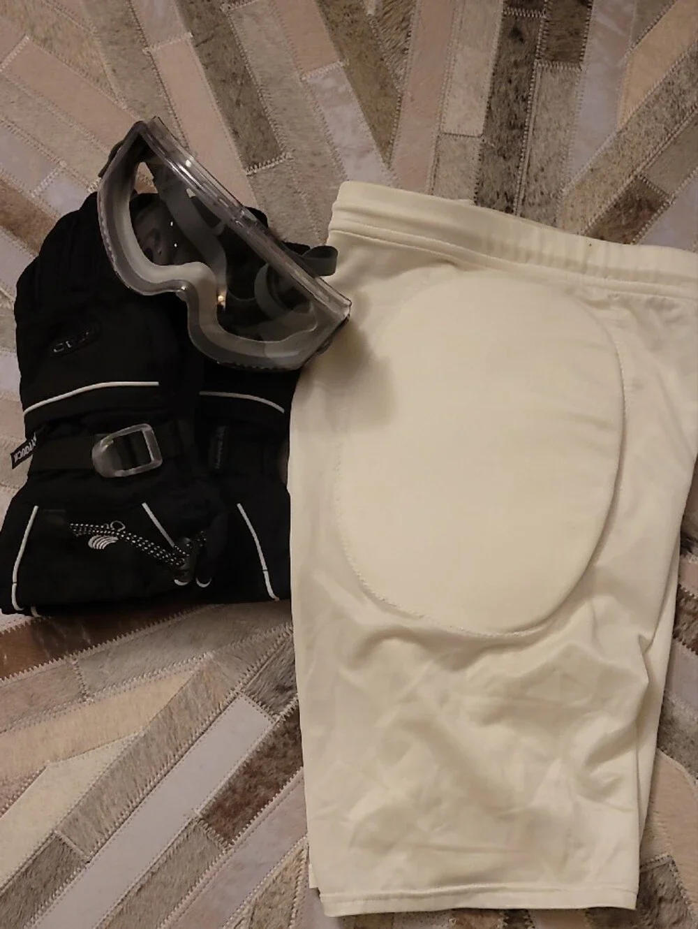 Ski Goggles & Gloves
